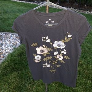 American eagle tee shirt with flower embroidery